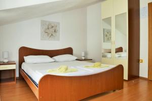 Posteľ alebo postele v izbe v ubytovaní Apartments Sandy Beach
