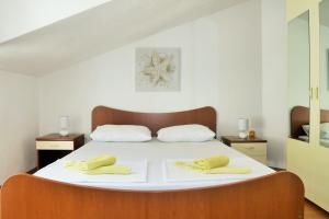 Posteľ alebo postele v izbe v ubytovaní Apartments Sandy Beach