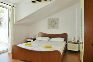 Posteľ alebo postele v izbe v ubytovaní Apartments Sandy Beach