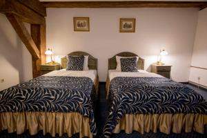 Un pat sau paturi într-o cameră la Hotel Gutenbergs