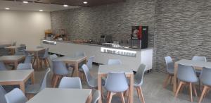 Um restaurante ou outro lugar para comer em Hotel Santa Maria