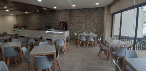 Um restaurante ou outro lugar para comer em Hotel Santa Maria