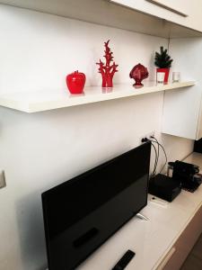 a computer monitor sitting on top of a desk at white house in Bari