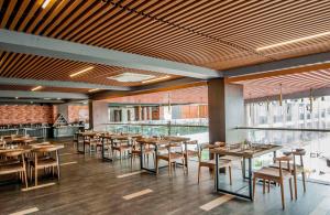 Restaurace v ubytování Hotel Sonar Bangla Taki