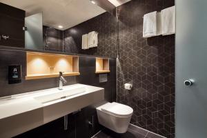 Ein Badezimmer in der Unterkunft Hotel im LESKANPark