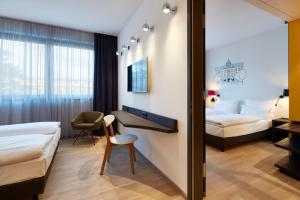 Ein Bett oder Betten in einem Zimmer der Unterkunft Hotel im LESKANPark