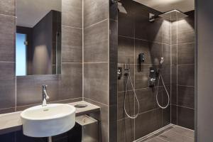 Ein Badezimmer in der Unterkunft Hotel im LESKANPark