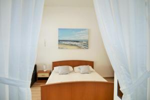 Posteľ alebo postele v izbe v ubytovaní Apartments Sandy Beach
