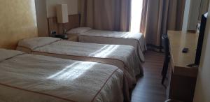 Posteľ alebo postele v izbe v ubytovaní Hotel Tiffany Milano