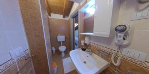 Vannituba majutusasutuses Albergo Perseo