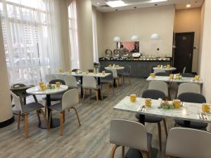 Comida no hotel ou em algum lugar perto