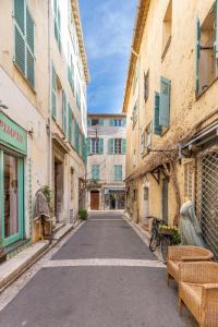 アンティーブにあるBNB RENTING Chez Thibault - Studio rénové 2-4pers Centre Antibes Fersenのギャラリーの写真