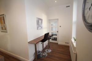 Great West Road Apartments [ Flat C ]