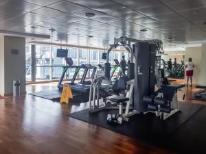 The fitness centre and/or fitness facilities at HiGuests - Cozy Studio With Panoramic Views on the Lake