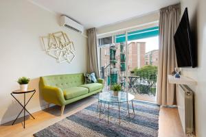 Televízia a/alebo spoločenská miestnosť v ubytovaní Tendency Apartments Forum 4