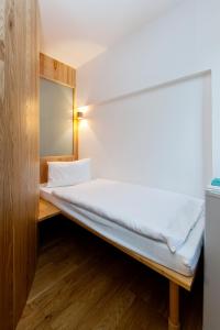 Katil atau katil-katil dalam bilik di Hotel Wolf
