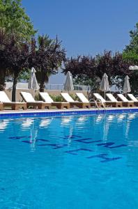 Bazén v ubytování Sun Beach Hotel nebo v jeho okolí