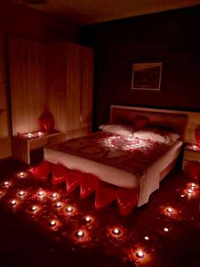Un pat sau paturi într-o cameră la Hotel Bojko