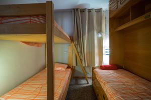 Posteľ alebo postele v izbe v ubytovaní Vivalidays Rosalia - LLoret de Mar centro