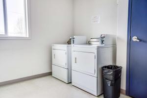 Gallery image of Motel 6-Red Deer, AB in Red Deer