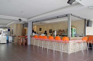 Lounge nebo bar v ubytování Sun Beach Hotel