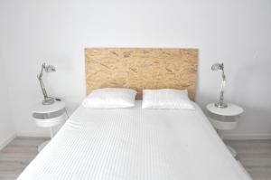 a white bedroom with two sinks and a bed at Cascais Family & Friends in Cascais