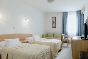 A bed or beds in a room at Hotel Silver