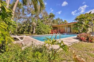 The swimming pool at or close to Quaint Central Miami Bungalow 10 Mi to Mid-Beach!