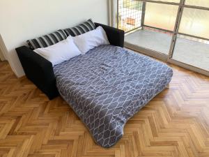 1 cama en una habitación con en Gran Departamento zona Alto Palermo en Buenos Aires