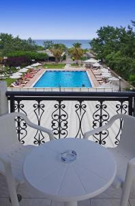 Bazén v ubytování Sun Beach Hotel nebo v jeho okolí