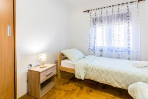 Postel nebo postele na pokoji v ubytování Relaxing apartment Josip - peaceful area