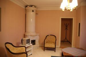 a living room with a fireplace and a tv at Wellingehus Hotel in Vellinge