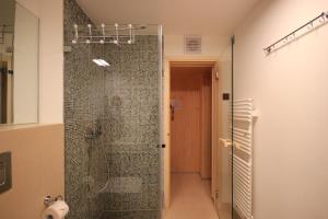 Ein Badezimmer in der Unterkunft Meersinfonie Binzprora by Rujana