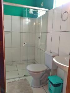 a bathroom with a toilet and a sink at Estação Caraíva in Caraíva