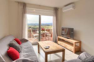 Μια τηλεόραση ή/και κέντρο ψυχαγωγίας στο Alquiler apartamento en Pals