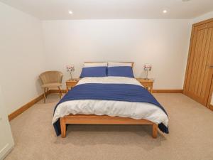 Tempat tidur dalam kamar di Upper House Barn Saddleworth