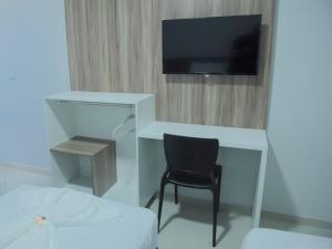 TV i/ili multimedijalni sistem u objektu Hotel Blue