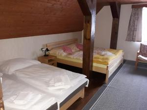 Postel nebo postele na pokoji v ubytování Stodola Vysoké