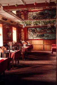 A seating area at Hotel und Restaurant Peking