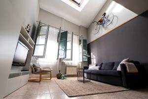 Televízia a/alebo spoločenská miestnosť v ubytovaní Bravissimo Home & Bike Girona