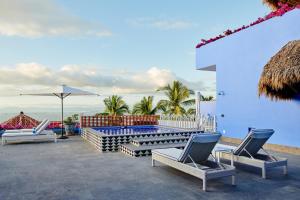 Bazén v ubytování Hotel Luxury Patio Azul nebo v jeho okolí