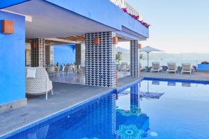Bazén v ubytování Hotel Luxury Patio Azul nebo v jeho okolí
