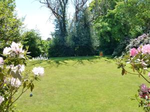 A garden outside Flackley Ash Hotel & Restaurant 