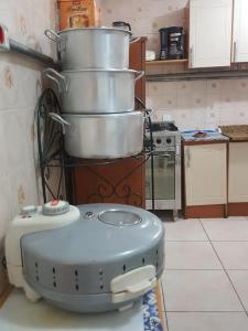 Una cocina o zona de cocina en ÓTIMA LOCALIZAÇÃO! EMPRESAS E FAMÍLIA (TÉRREO)