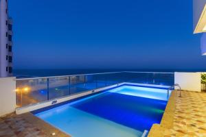 Bazén v ubytování Hotel Aixo Suites By GEH Suites nebo v jeho okolí
