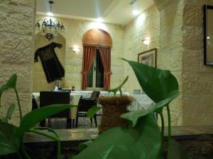 Posezení v ubytování Alhambra Palace Hotel Suites - Ramallah