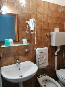Kylpyhuone majoituspaikassa Hotel Zebrù