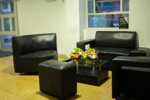 Ruang duduk di Hotel Plaza Mayor Itagui