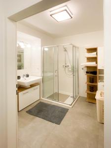 Ванна кімната в International Apartment