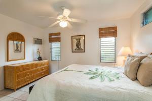 a bedroom with a bed and a ceiling fan at Malu Kauai, a Beautiful Kauai Cottage 1 Mile from Kalapaki Beach home in Lihue